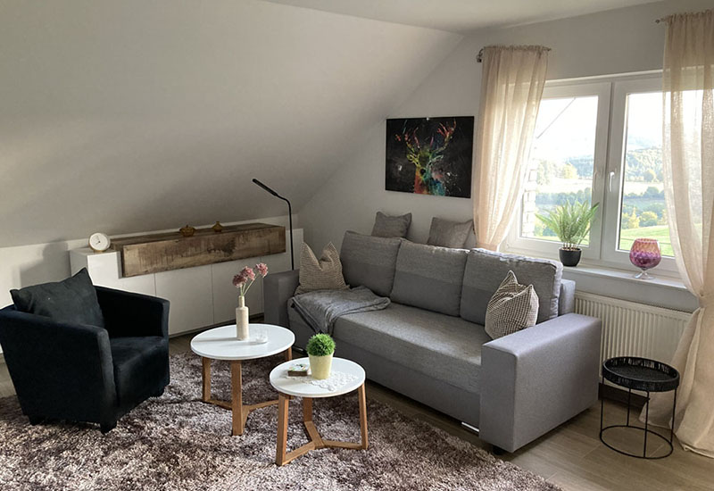 Hof_Froehling_Pferde_im_Stall_800x550px